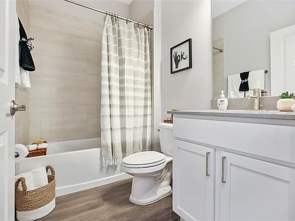 3rd image of 421 Athabasca Ct