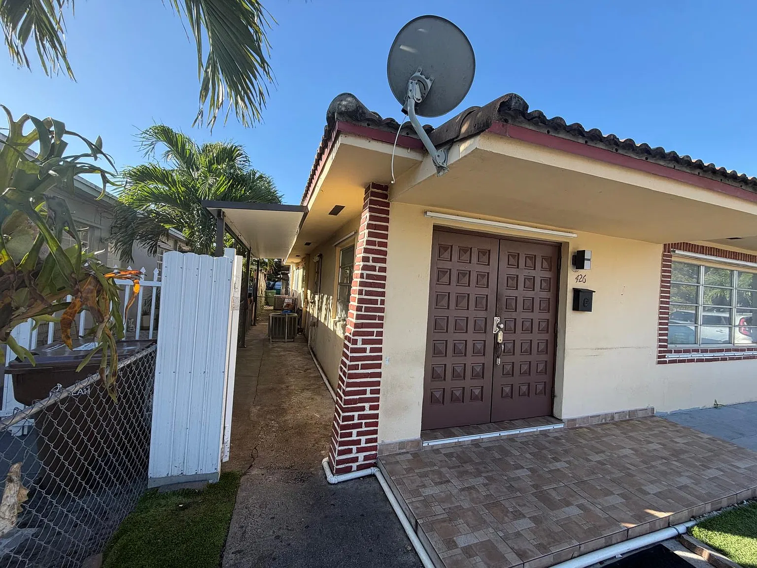 3 bed, 1100 sqft, $2,700 — Photo 4