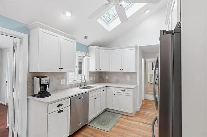 223 Edgewater Dr — Photo 15