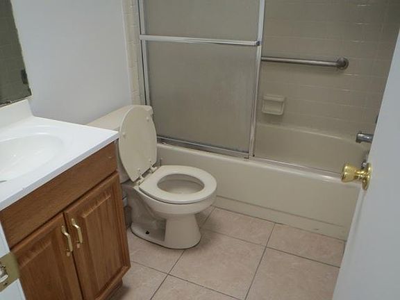 5th image of 1201 Hendren Dr