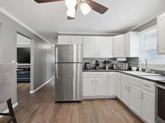 3rd image of 32 Malburn St