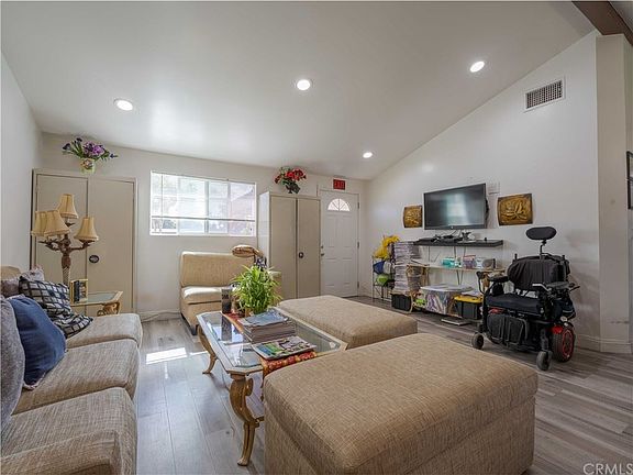 3rd image of 211 S Shipman Ave