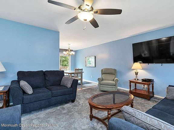 3rd image of 1597 Woodcrest Dr