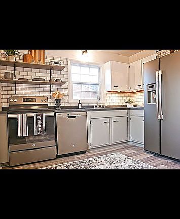 2nd image of 2900 Christie Pl