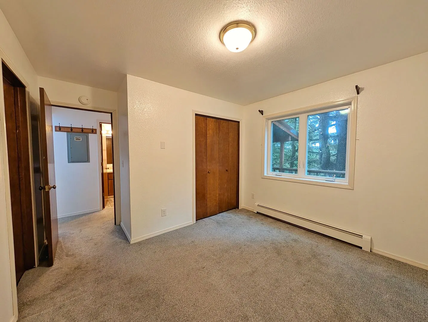 Townhome style, 4-Plex, 2BD/1.5BA, Auke Bay, Sm Garage+Storage, Term Lease — Photo 4
