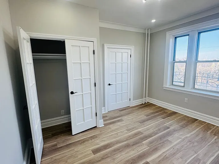 863 Avenue C — Photo 23