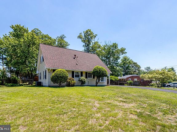 4th image of 4809 Upland Dr