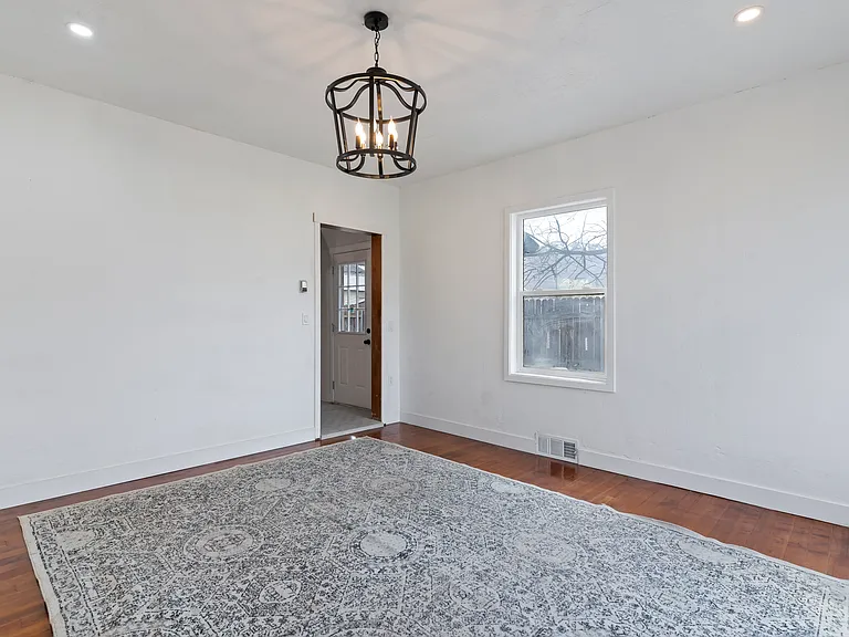 678 N 100 E — Photo 12
