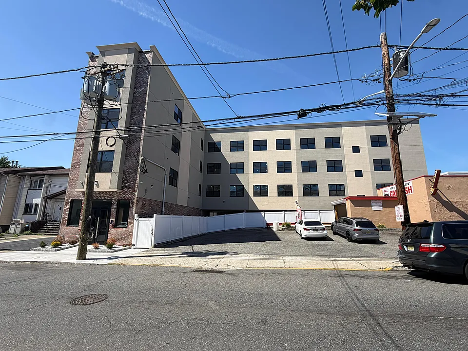 69-71 16th Ave #2