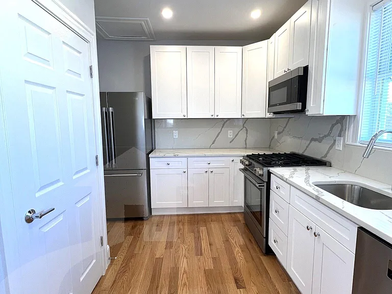 75 Winchester St — Photo 2