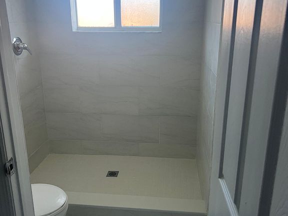 4th image of 20454 NE 15th Ave #2