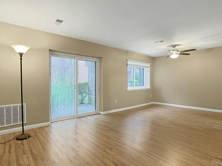214 Kennedy Dr — Photo 6
