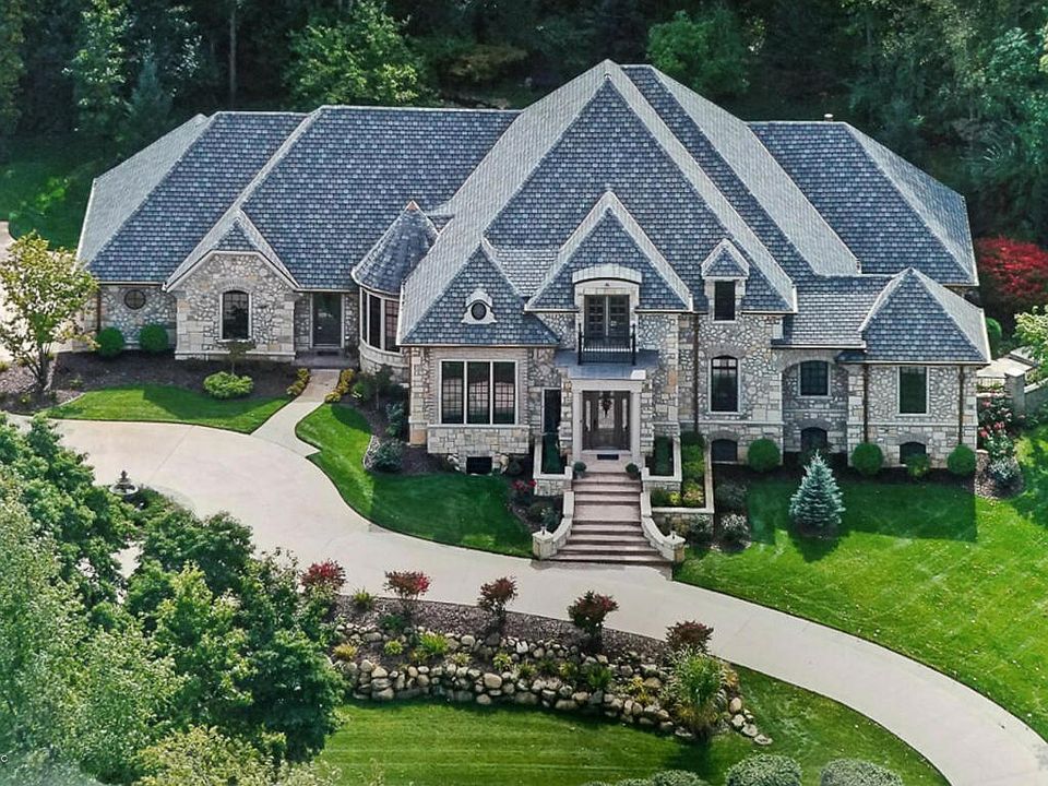 1st image of 33035 Lake Forest Ct