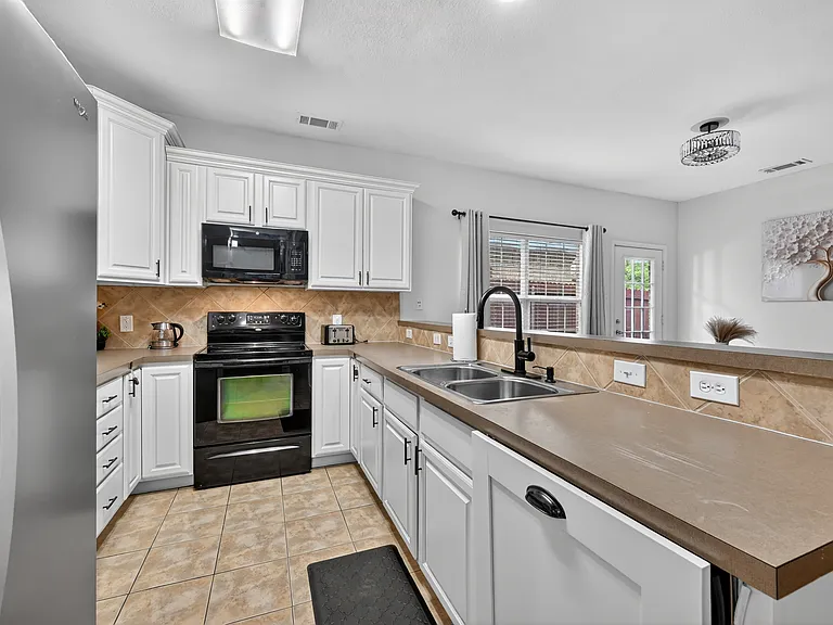 154 Castleridge Dr #B — Photo 12