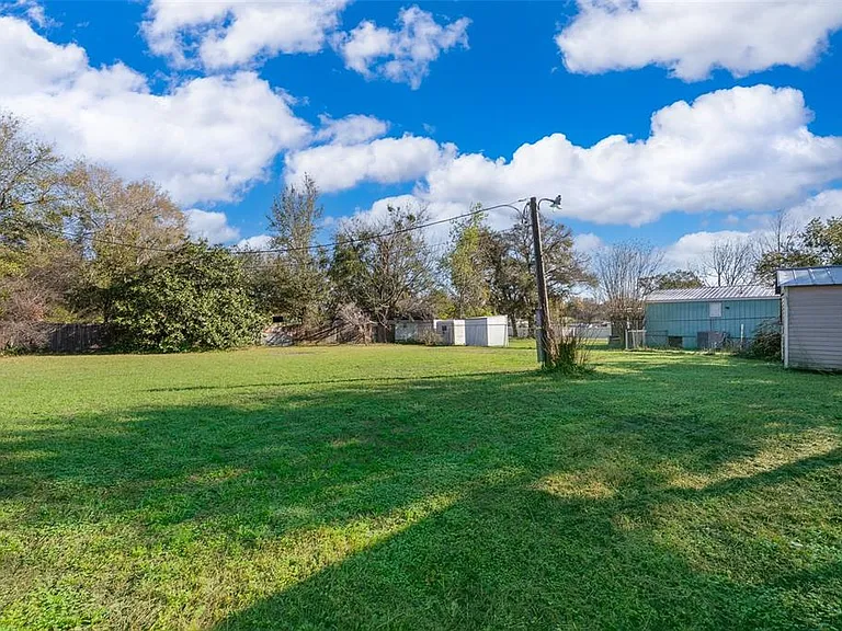 101 Caroline Ave — Photo 18