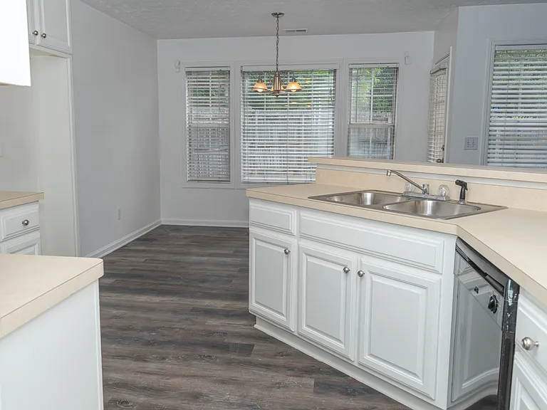 135 Charleston Pl — Photo 9