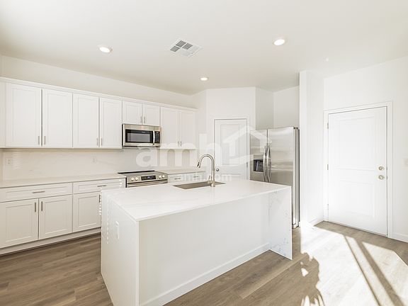 3rd image of 2481 Dolly Ave