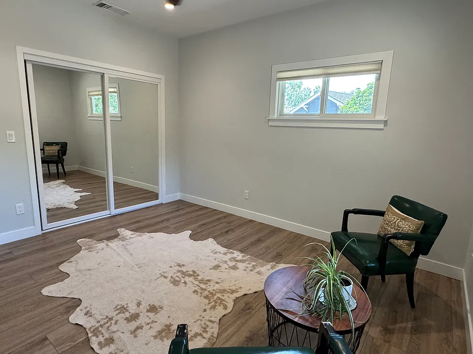605 W Ojai Ave