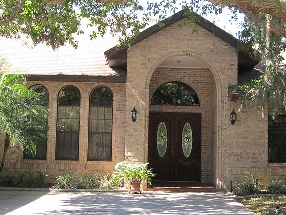 Magnificent front entrance