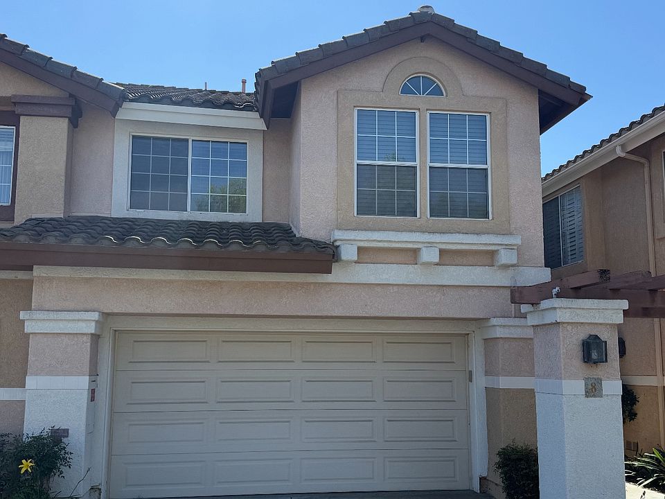 Front of property with 2 car garage.