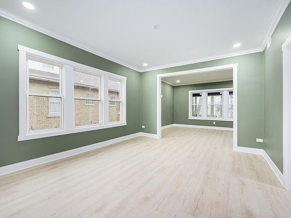 Dining room/ Living room