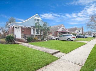 8 Georgia St, Valley Stream, NY 11580