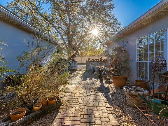 5th image of 219 Canyon Creek Ln