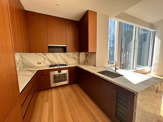 Rented by E Realty International Corp | media 91