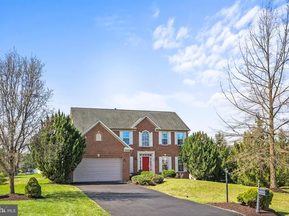 28 Fawn Hill Rd, Hanover, PA 17331