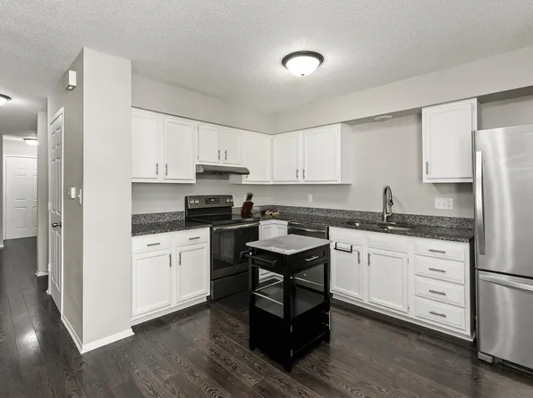 238 Holiday Cir #46, West Des Moines, IA 50265
