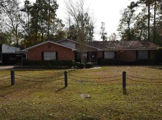 104 Cottonwood Ln, Silsbee, TX 77656