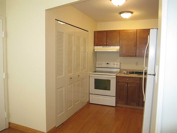 4th image of 15 Knolls Dr