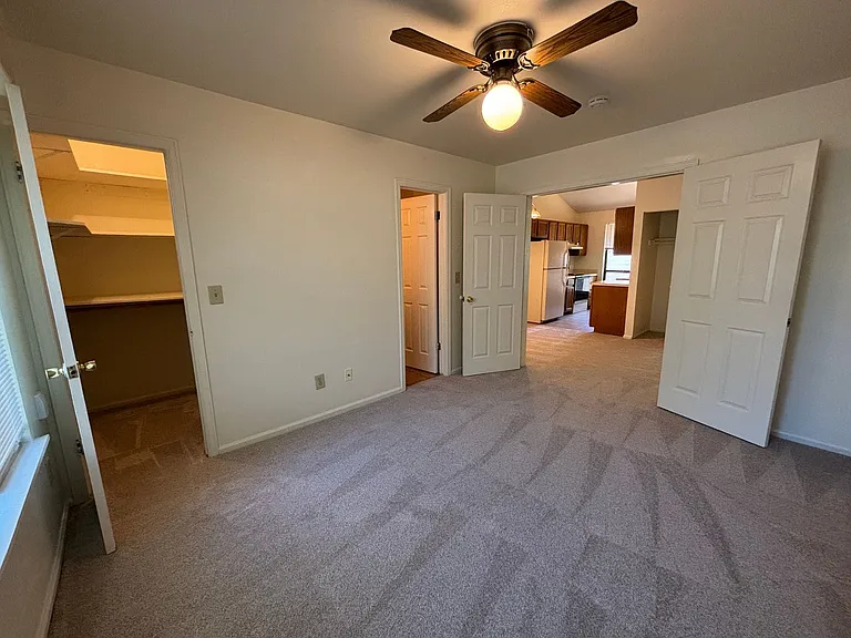 1047 Mirrormere Cir — Photo 12
