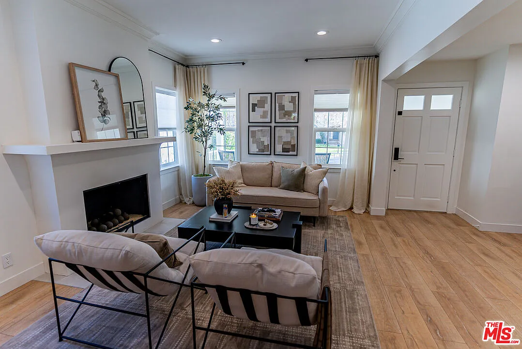 4 bed, 3.0 bath, 2588 sqft, $9,950 — Photo 4