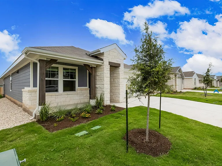 4905 Hazelnut Ln — Photo 3