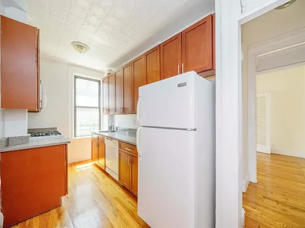 201 East 30th Street image 6 of 8