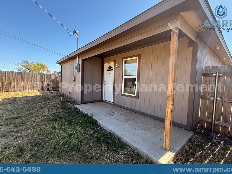 3422 E 3rd St — Photo 10