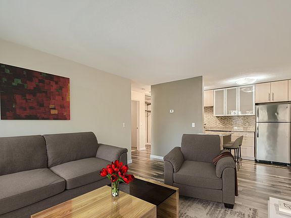 3rd image of 2212 Aldrich Ave S APT 303