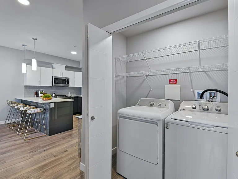 70 Park Pl E — Photo 12