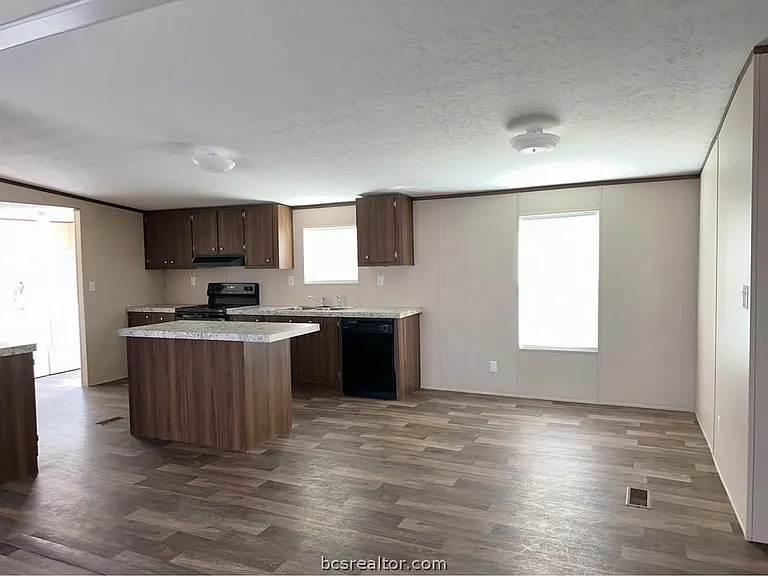 424 County Road 221 — Photo 5