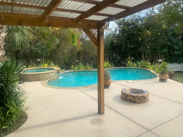 6 Krivik Ct, Fort Walton Beach, FL 32547