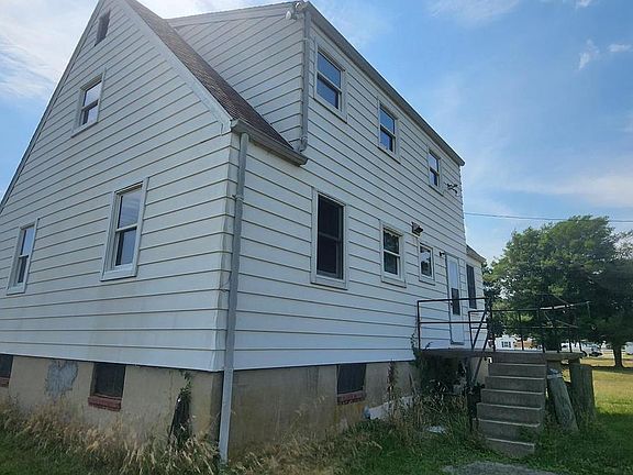 4th image of 4276 Bay Shore Rd