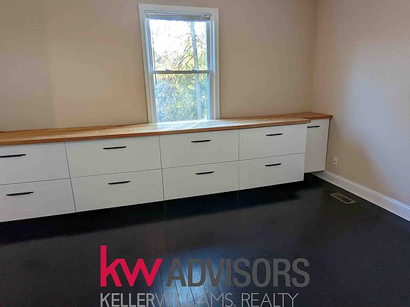 4th image of 1639 Robinson Cir