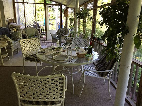 3rd image of 913 Alynwood Cir