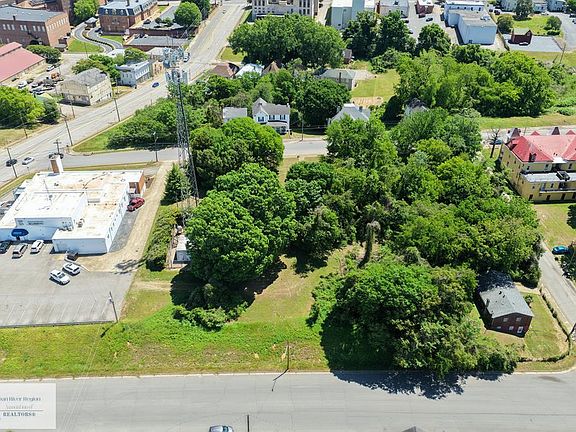 5th image of 722 Grove St