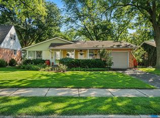 1041 Cedar Ln, Northbrook, IL 60062