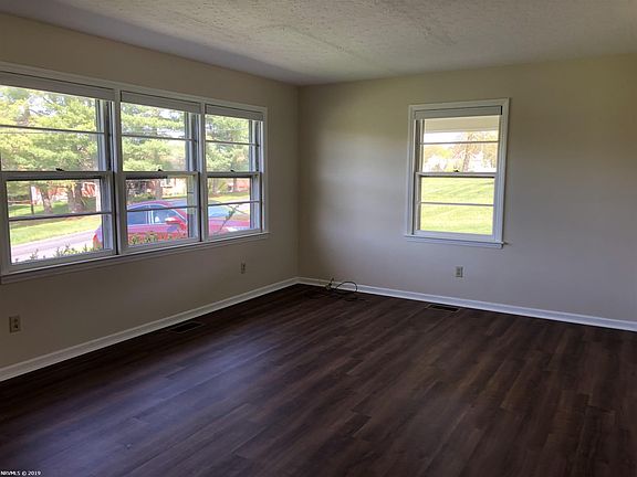 4th image of 1524 Thomas Ln