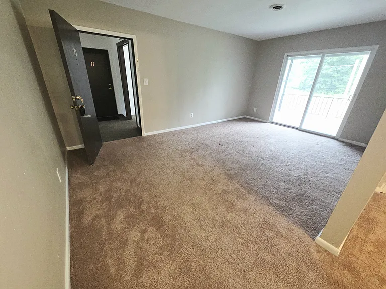 111 Pine Dr #10 — Photo 6