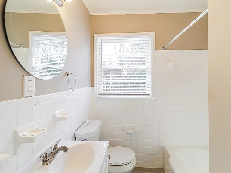1572418_029_bathroom_13524821.jpg