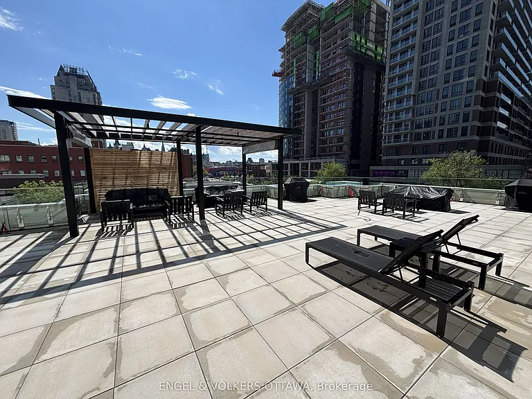 160 George St #2404 — Photo 43